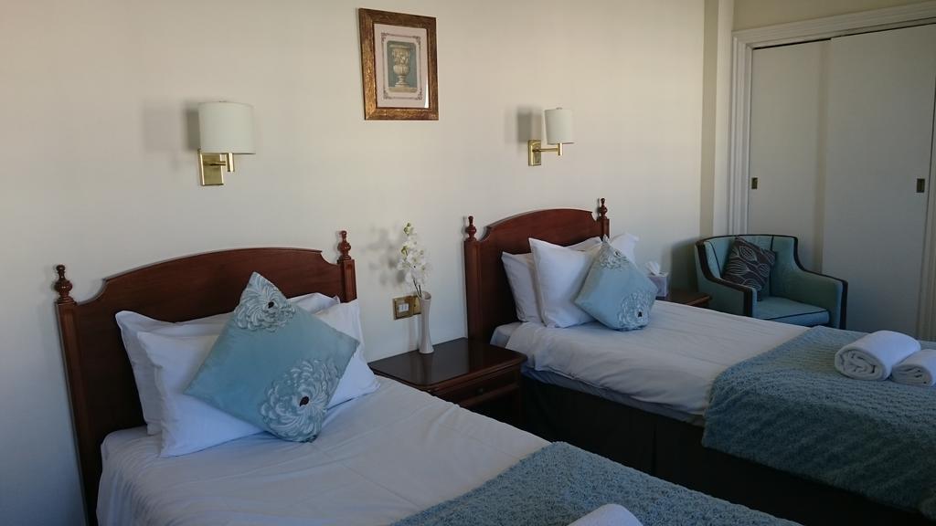 17 Wilmington Square Bed and Breakfast Eastbourne Exteriör bild
